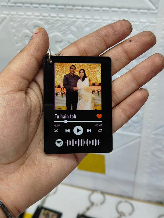 Custom Spotify Photo Keychain with Song Name – Personalized Acrylic Gift