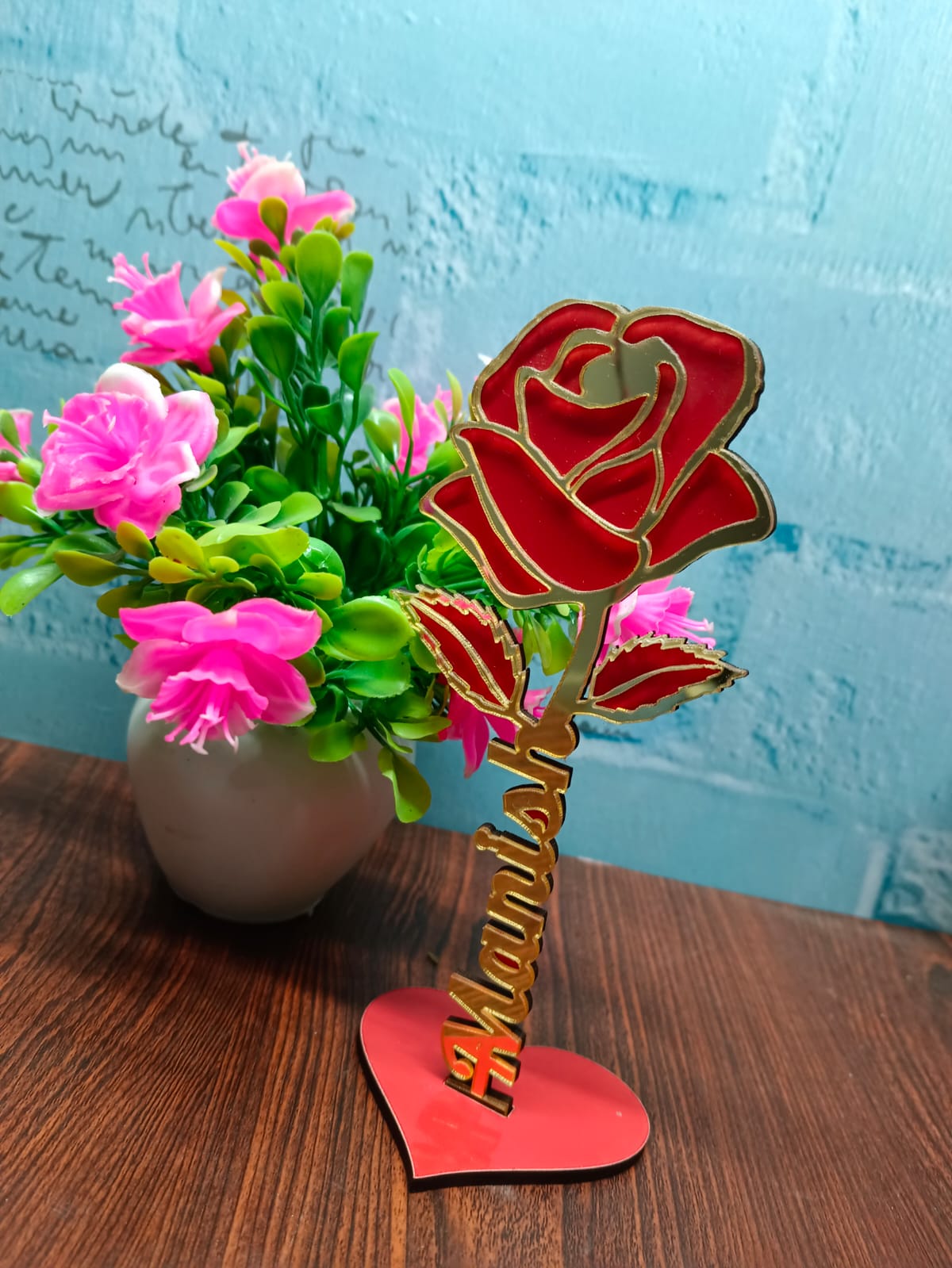 Personalized Golden Rose Name Stand – 7 Inch Romantic Décor